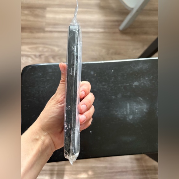 Coach IPhone 16 Plus phone case graphic gold logo - Picture 4 of 8